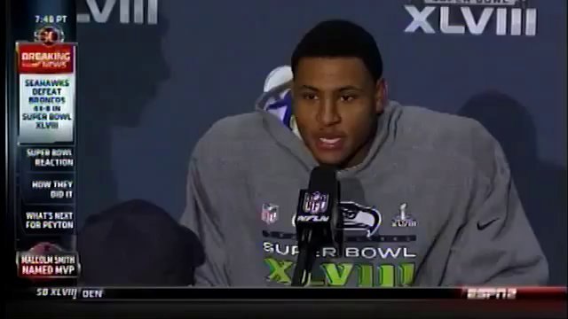 Super Bowl - L'interview d'un footballeur interrompu par un lanceur d'alerte - 11 septembre 2011 - 9/11 Truther interrupts Super Bowl MVP's Post Game Interview