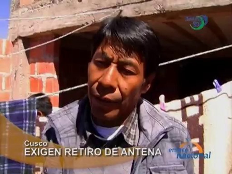 En Cusco, pobladores exigen el retiro de una antena de telefonía celular por atentar contra la salud.