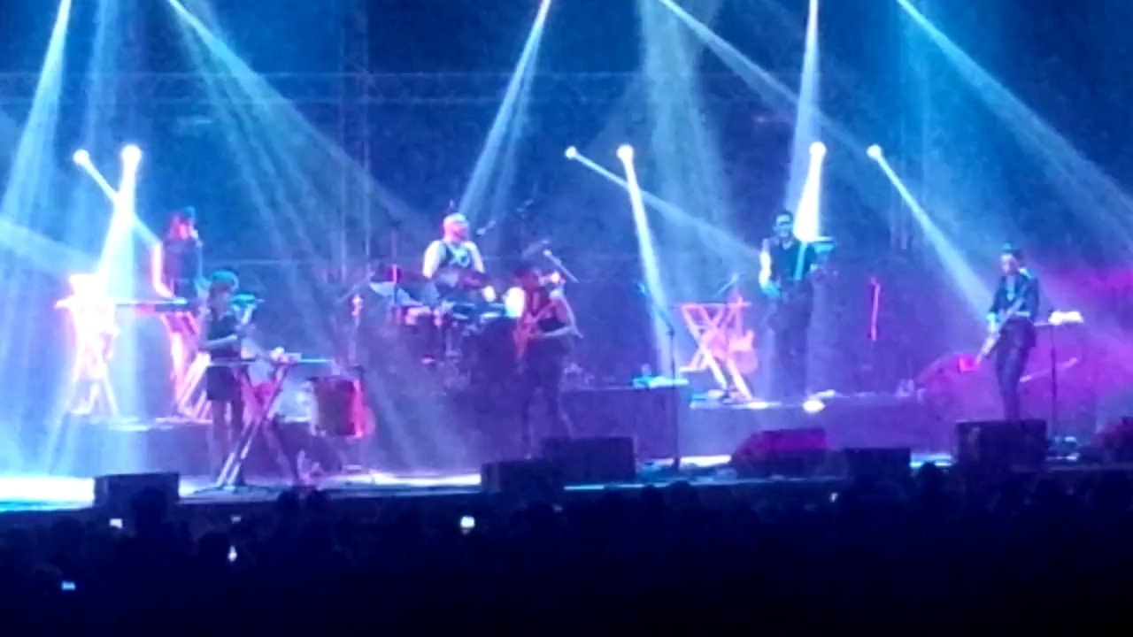 Asaf Avidan dans un concert...