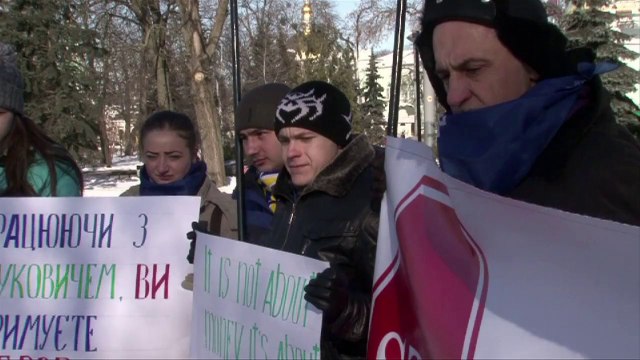 Kiev activists target Deutsche Bank over Yanukovych links