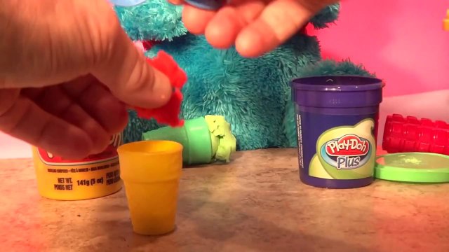Play Doh Sweet Shoppe Ice Cream Maker refill with the Cookie Monster lol and waffle cones