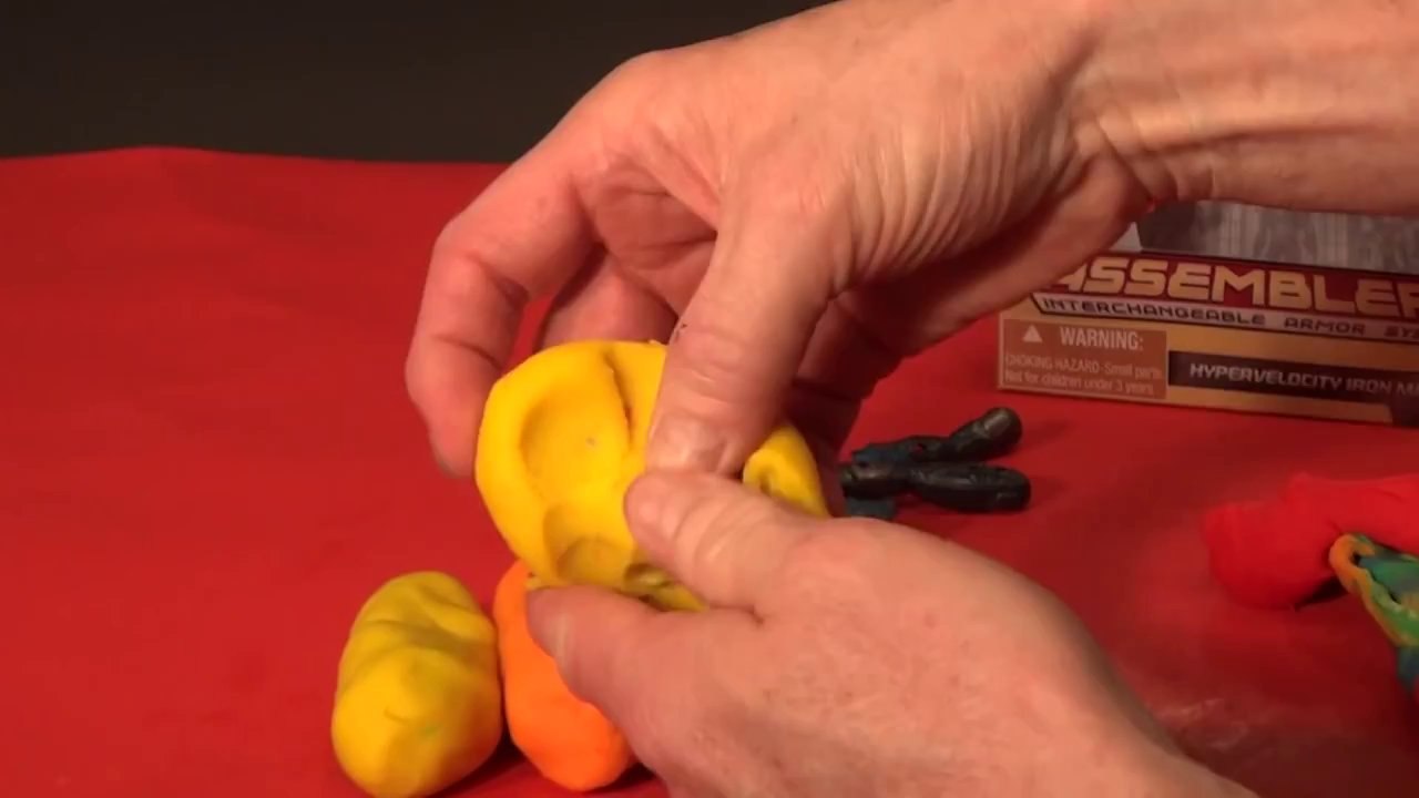 Play Doh Iron Man 3, with 9 Surprise Eggs, each Play Doh Surprise Egg has a part to Build Iron Man