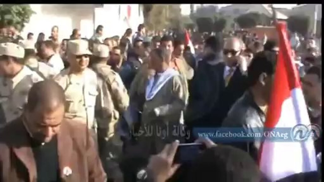 الأهالى يقتحمون ديوان المنوفية للحصول على أعلام الجيش
