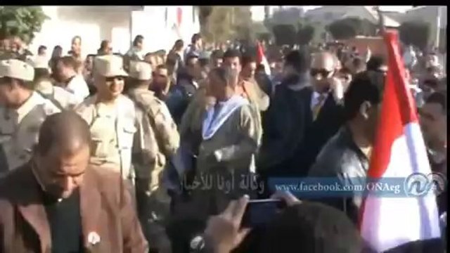 الأهالى يقتحمون ديوان المنوفية للحصول على أعلام الجيش