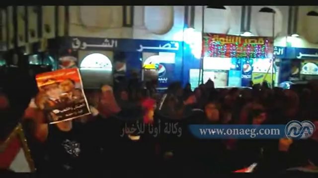 العشرات يحتفلون بإقرار الدستور ويطالبون بترشح السيسي للرئاسة بالسويس