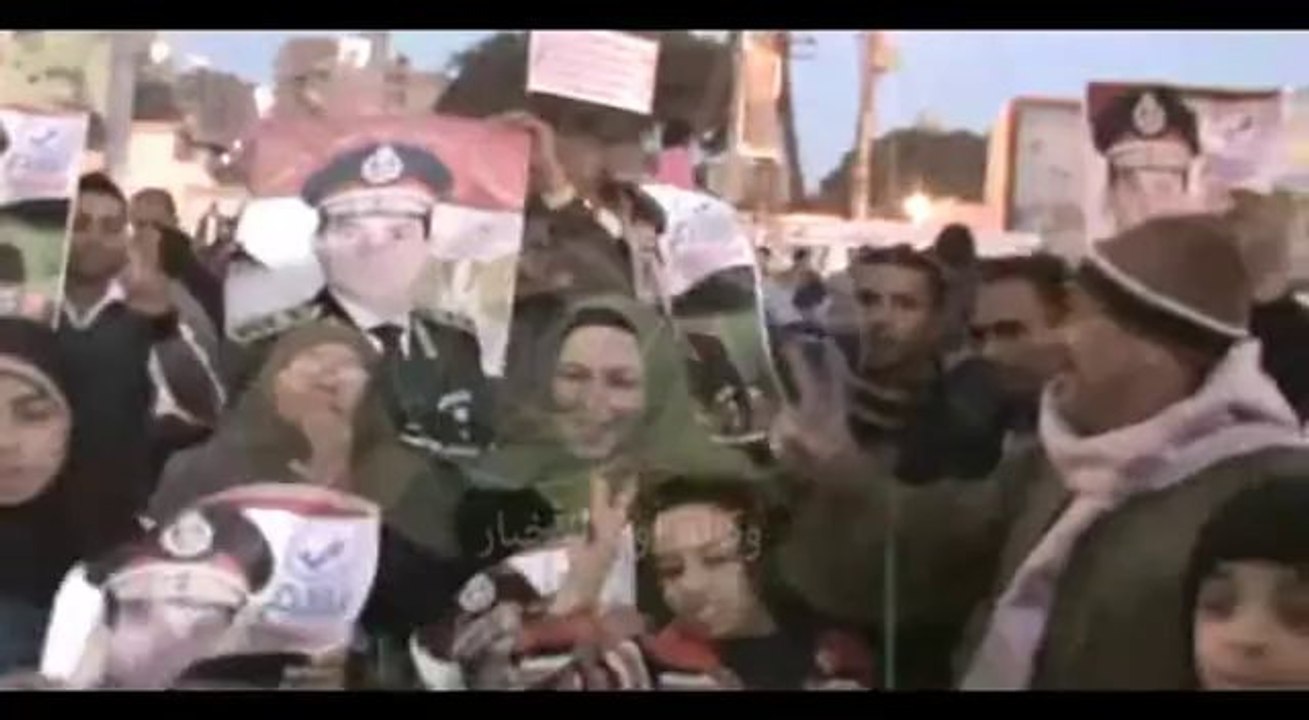 أهالى الفيوم يرقصون على أنغام "تسلم الأيادى" احتفالا بالدستور