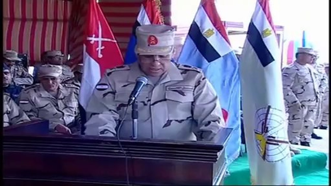 الفريق صدقى صبحى : يشهد بياناً عملياً لأسلوب تأمين مقار الإستفتاء