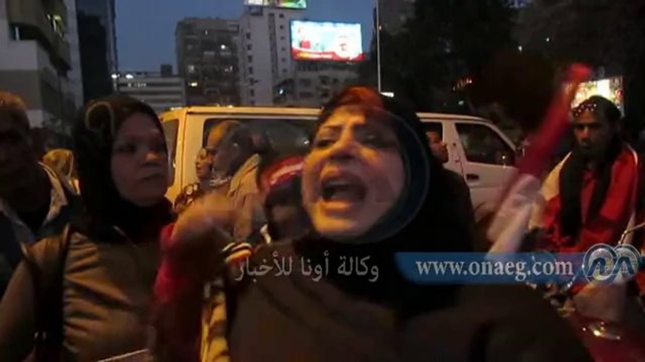 متظاهرات أمام السفارة القطرية : أعضاء 6 إبريل ر...