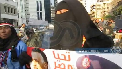 منتقبة تطالب برحيل السفير القطري وتأيد الفريق السيسي