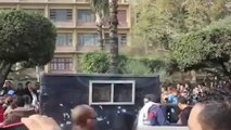طلاب الإخوان بجامعة عين شمس يحطمون سيارة شرطة