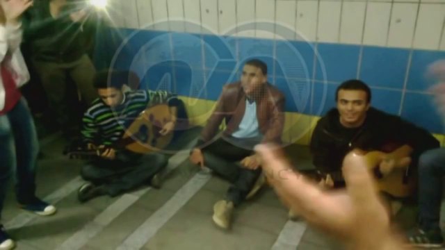 فرقة شبابية تغني بالمترو للإرتقاء بالذوق العام وإسعاد الجمهور