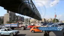 قوات الامن تلاحق الطلاب اعلي كوبري المشاه بشارع النصر