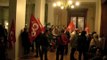 Les syndicats de la ville manifestent pendant le conseil municipal de Chambery