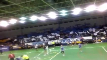 Supporters Ruch Chorzow, feu d'artifice de papier toilettes / Pologne 2013/2014