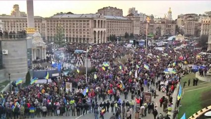 Українці демонструють проти владу Януковиуа і за новими виборами