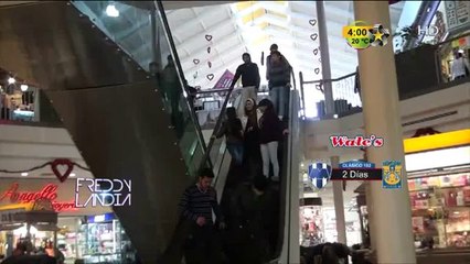 FreddyLandia Jueves de Bromas (Escaleras Eléctricas)