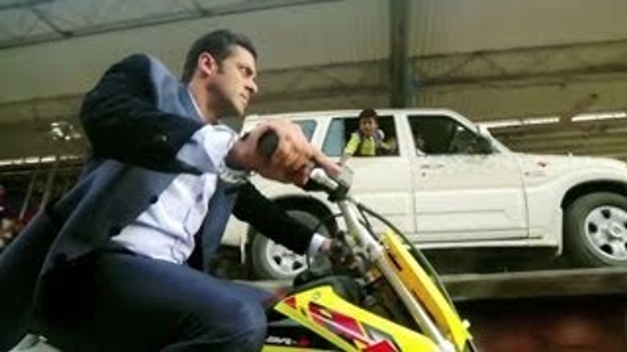 MOVIE LEAKED | Reason Behind JAI HO's Failure