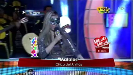 La Chica del Antifaz canta "Mátalos" en Las Tardes del Futbol