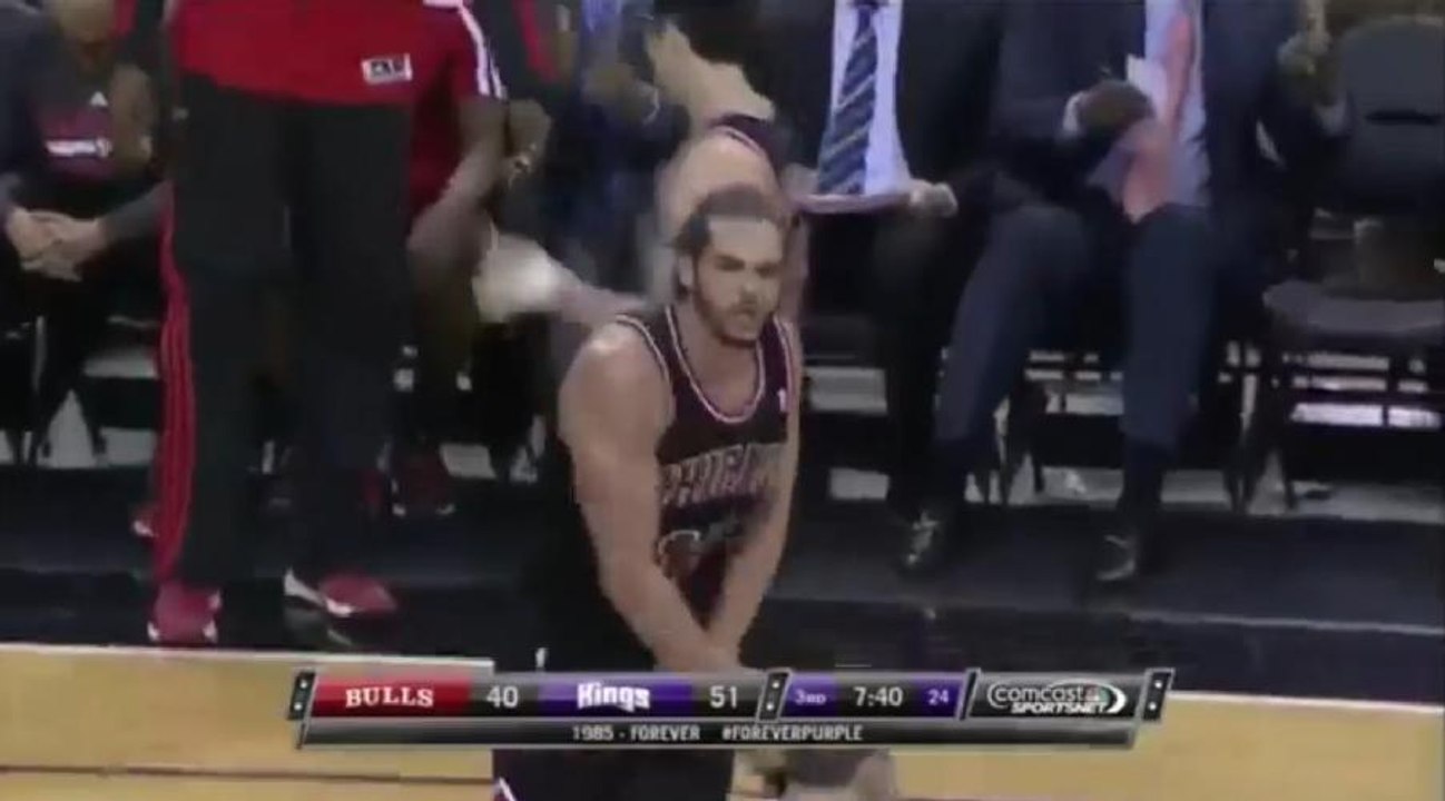 Joakim Noah insulte des arbitres en NBA
