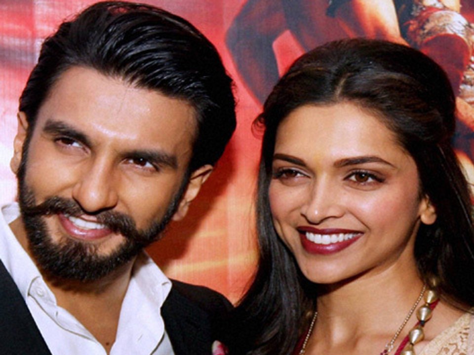 Ranveer Takes Deepika To The LOO