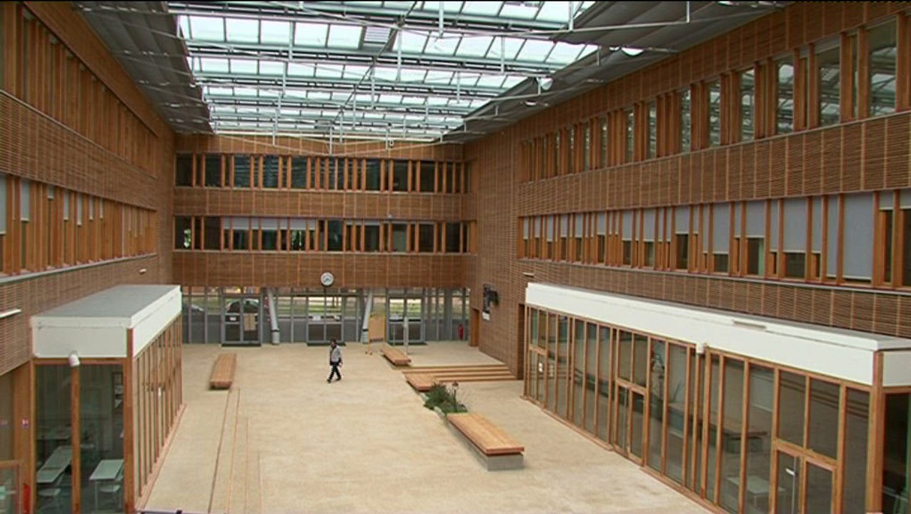 Lycée Kyoto Poitiers 1er d'Europe à zéro énergie fossile François Gillard son architecte nous explique les grands principes techniques à l'oeuvre