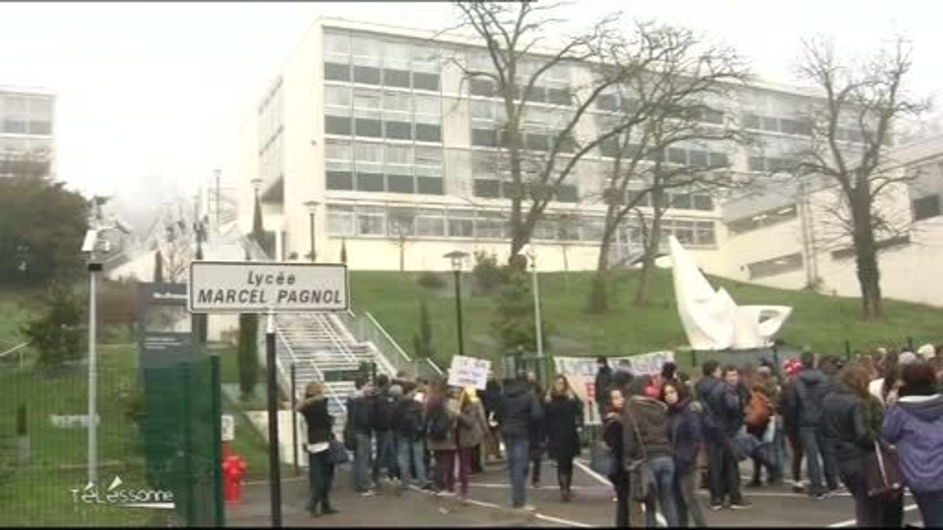 Manifestation au Lycée Marcel Pagnol d'Athis-Mons - Vidéo Dailymotion