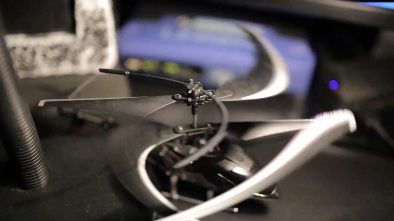 Weird bent blade effect on a remote controlled helicopter! Crazy!