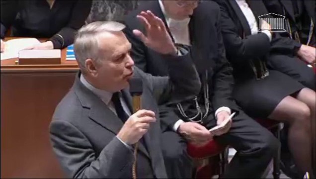 Les députés UMP imitent la sirène des pompiers à la fin de l'intervention de Jean-Marc Ayrault