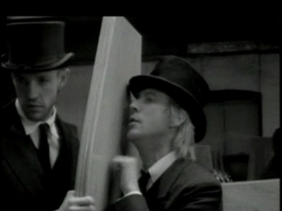 Oasis - The Importance of Being Idle