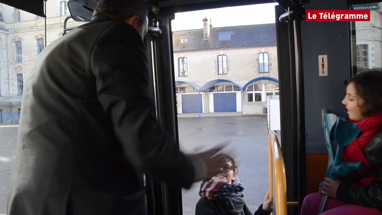 Vannes. Exercice : un car en feu évacué au collège Jules Simon