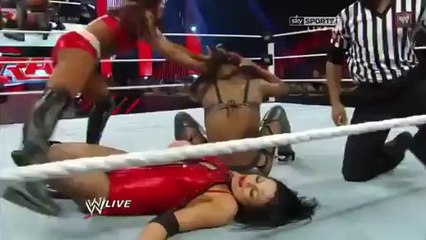 RAW - Naomi vs. Aksana - AJ Lee in coments.