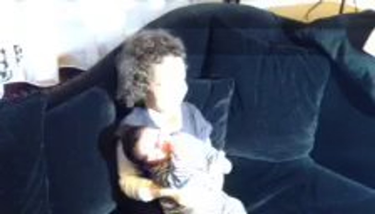 Lucie porte Simon