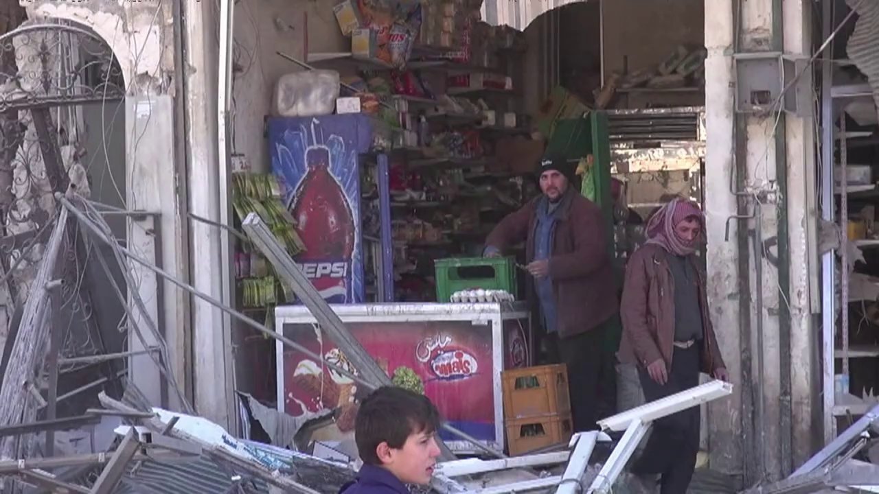 Aleppo sob ataque de barris de explosivos
