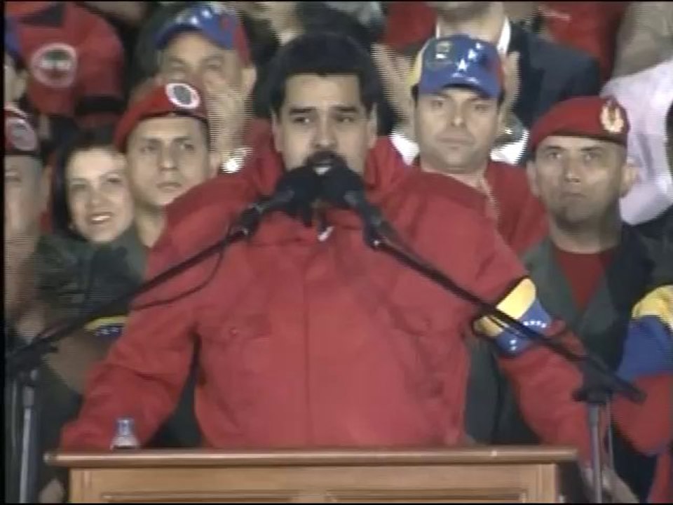 Maduro advierte que expropiará "a quien tenga que hacerlo" para proteger la economía