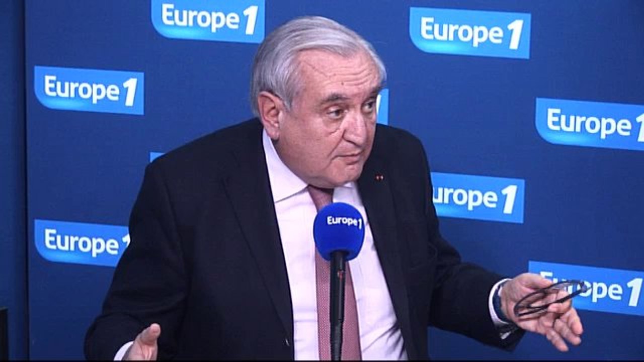 Raffarin : "Le gouvernement a la sagesse de tenir compte de l'opinion publique"