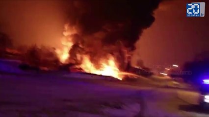 Un train transportant du gaz déraille et prend feu en Russie