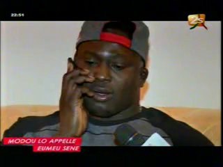 Vidéo: Modou Lô appelle Eumeu Sène au téléphone devant les caméras