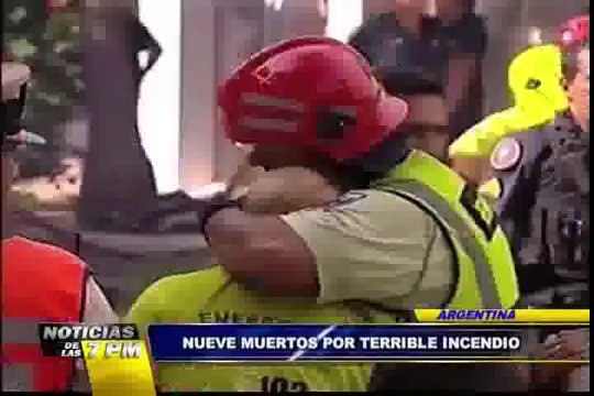 Noticias de las 7: mueren nueve rescatistas en voraz incendio en Argentina (2/2)