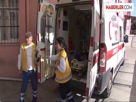 Tıraş Olurken Bacağını Kesti