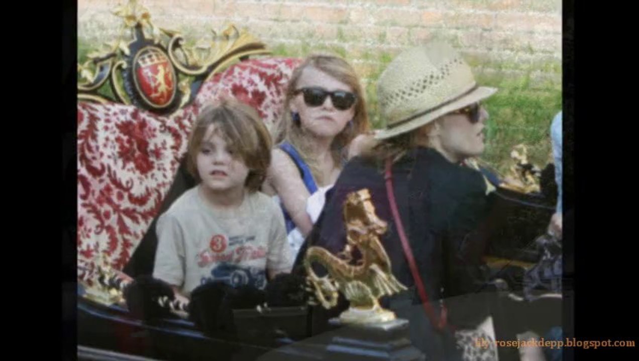 New Year by Vanessa Paradis, Lily Rose Depp ,Johnny Depp y Ruth Ellsworth Carter