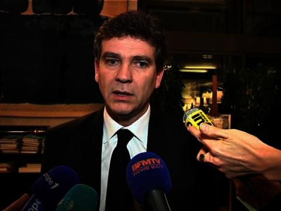 Montebourg à des journalistes: "coupez vos téléphones! Je ne peux pas travailler!" - 05/02