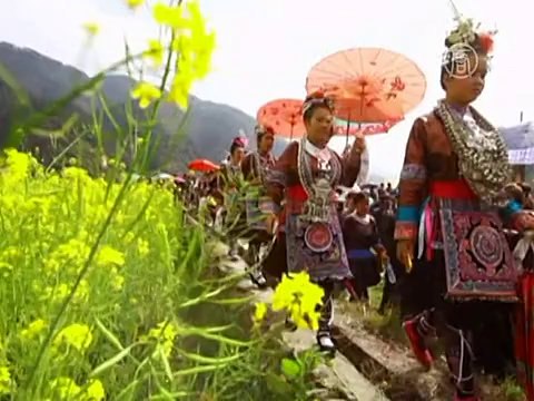 Китайские крестьяне празднуют Начало весны