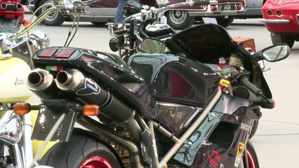 Pope's motorbike auctioned off in Paris