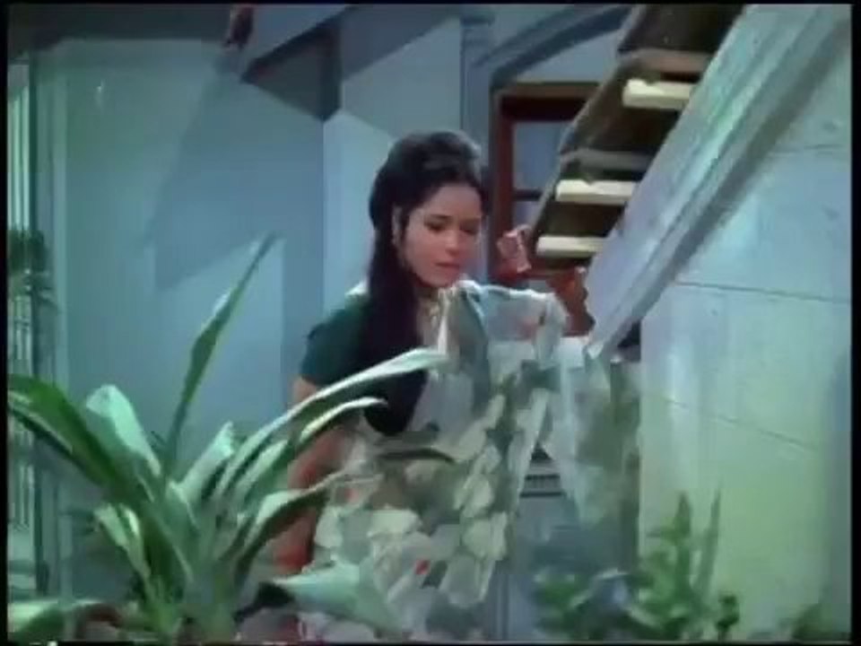 Khilona jan kar tum