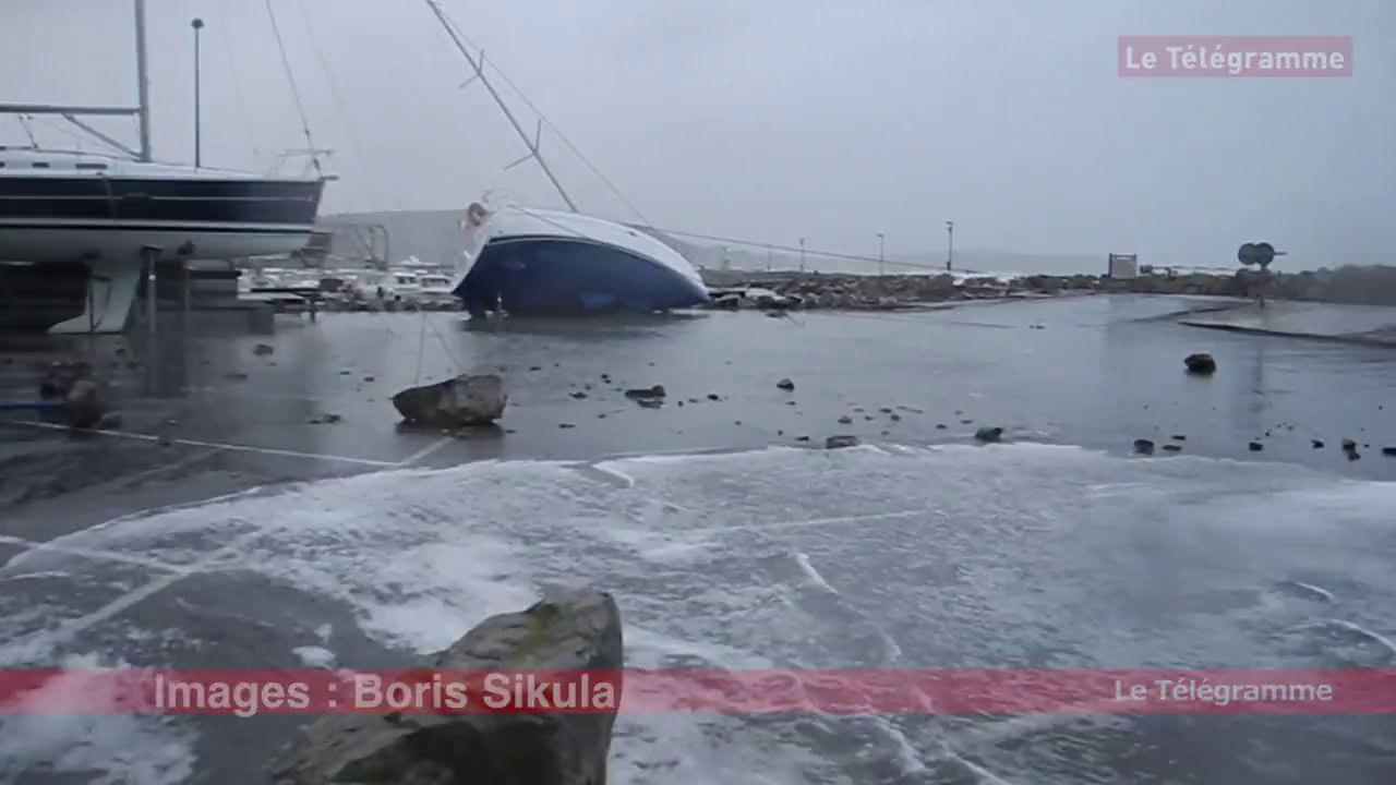 Crozon (29). Le port de Morgat touché par la tempête