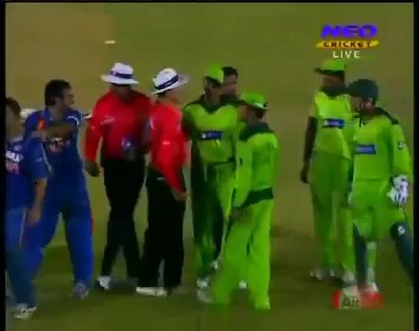 Gautam Gambhir Vs Kamran Akmal Clash India Vs Pak Cricket Fight