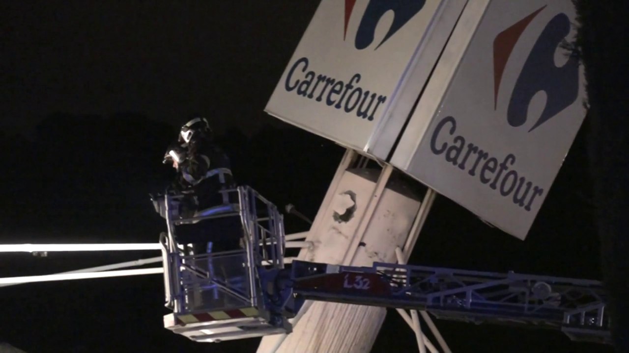 Nice une partie du toit de Carrefour Lingostière s'est effondrée