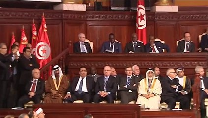 El Príncipe Felipe celebra en Túnez la nueva Constitución del país