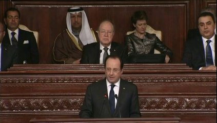 Selon Hollande, la Constitution tunisienne "peut servir d'exemple à d'autres pays"