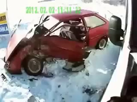 RUSSIAN DRIVER Skidding on Icy Road